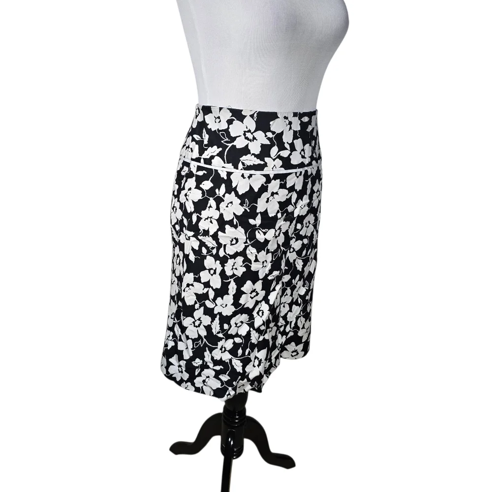 Laura Scott Size 14 Black and White Floral Skirt
